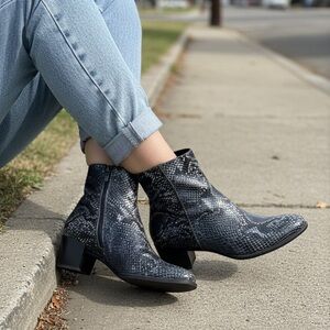 • Ecco Black and Gray Snake Print Ankle Boots •